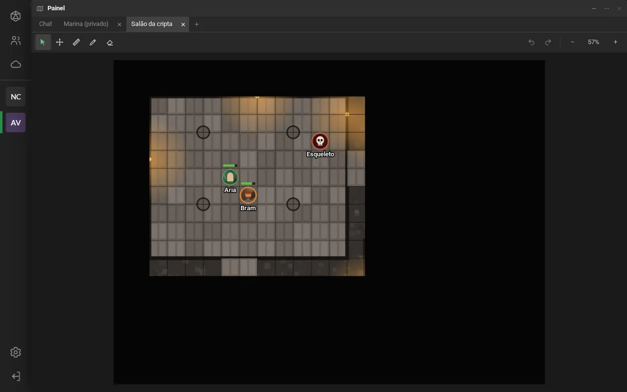 A cena como a jogadora vê: o salão revelado, com os tokens de Aria, Bram e um esqueleto, e o resto do mapa coberto pela névoa.