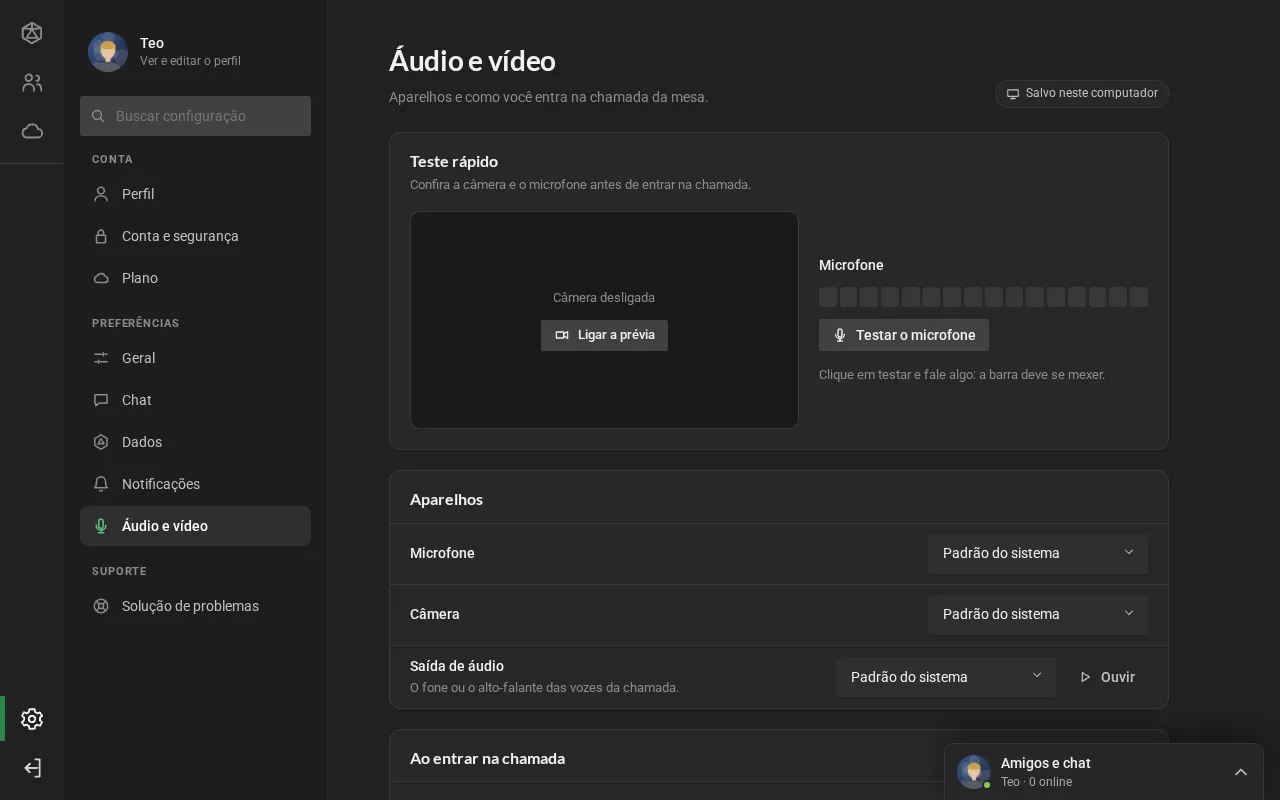 A seção Áudio e vídeo: o teste rápido com a prévia da câmera e a barra do microfone, os aparelhos (microfone, câmera e saída de áudio) e as opções de entrar na chamada.